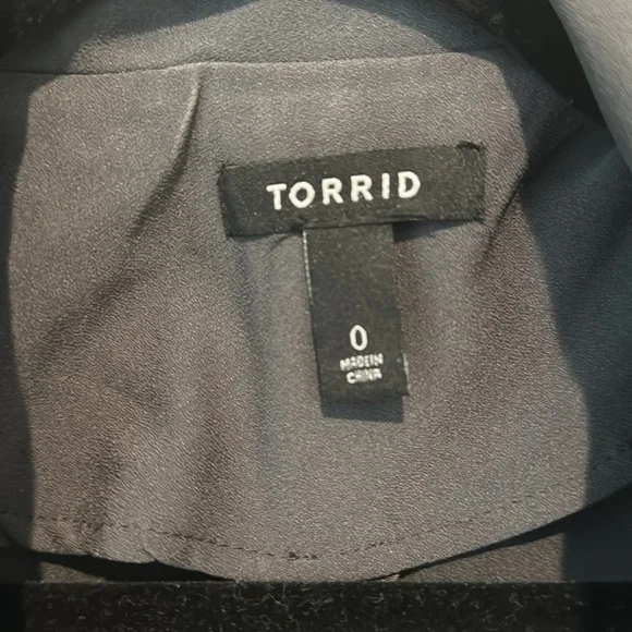 Torrid 0x plus dark gray charcoal long blazer like new - Picture 3 of 4